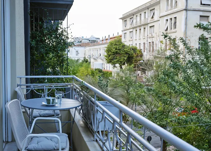Quiet, Central 2Bd Apt, Kolonaki