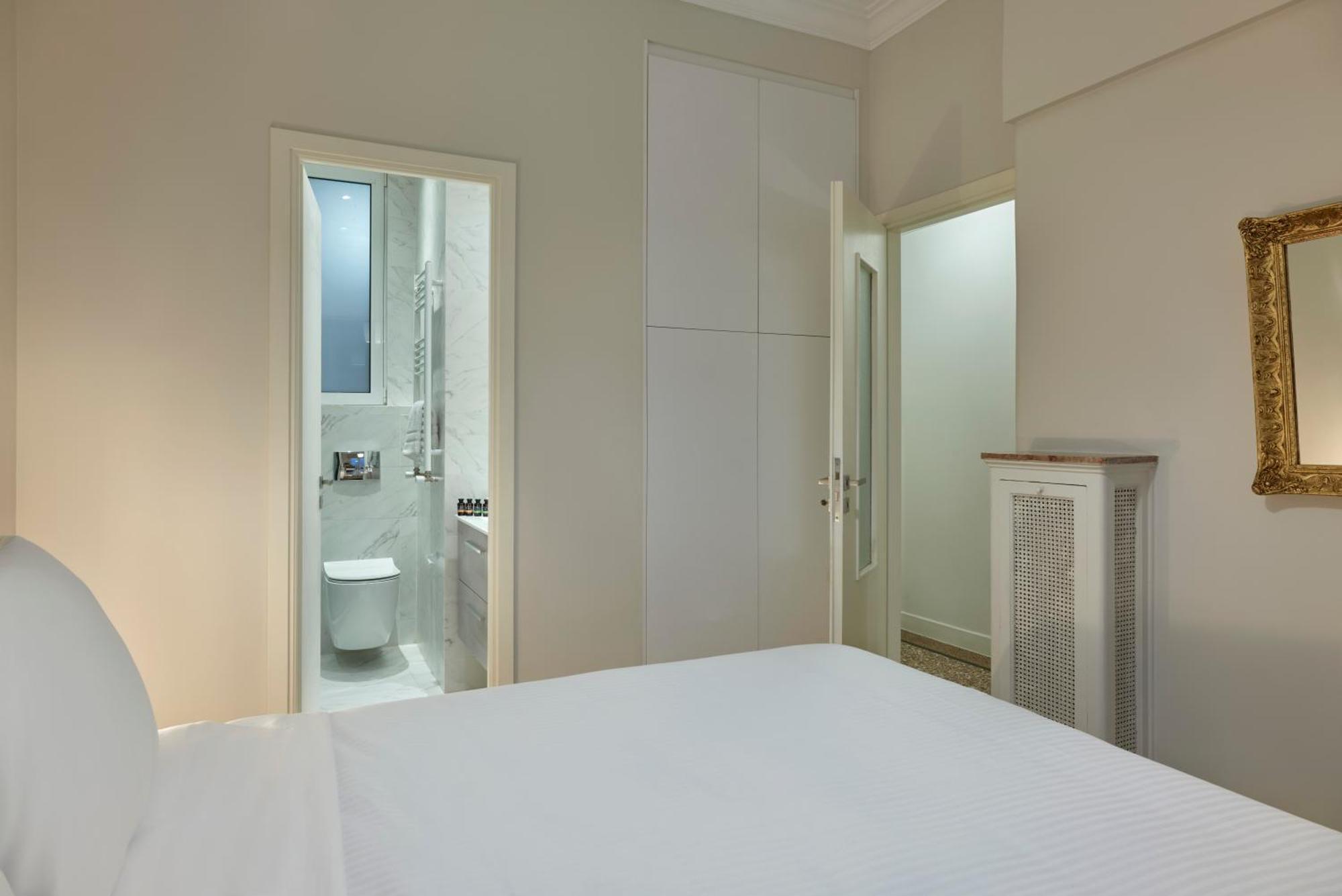 Quiet, 2bd Apt, Kolonaki