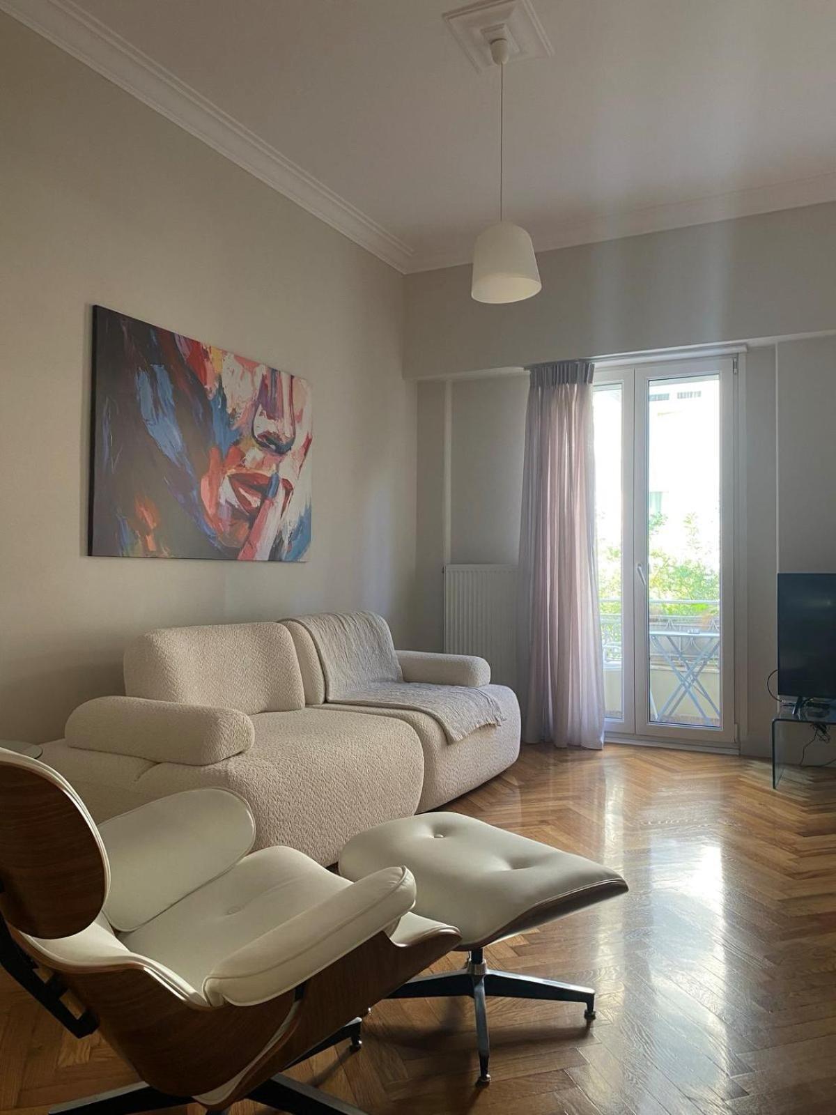 Quiet, 2bd Apt, Kolonaki