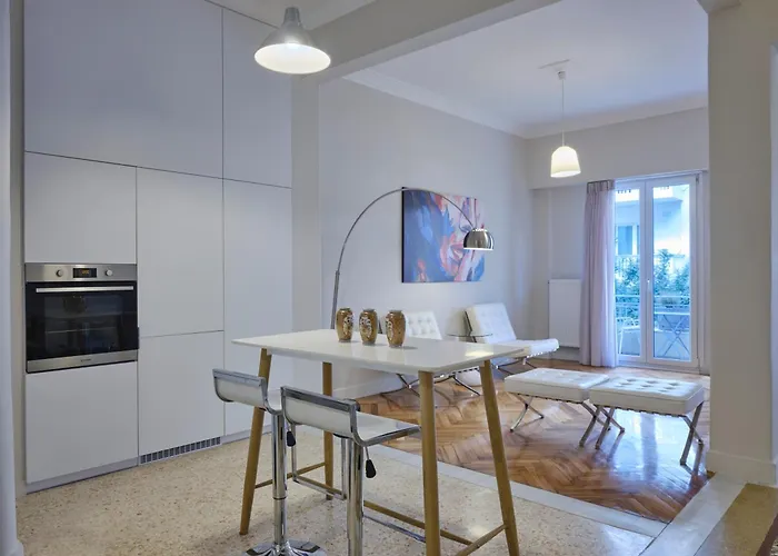 Quiet, Central 2Bd Apt, Kolonaki
