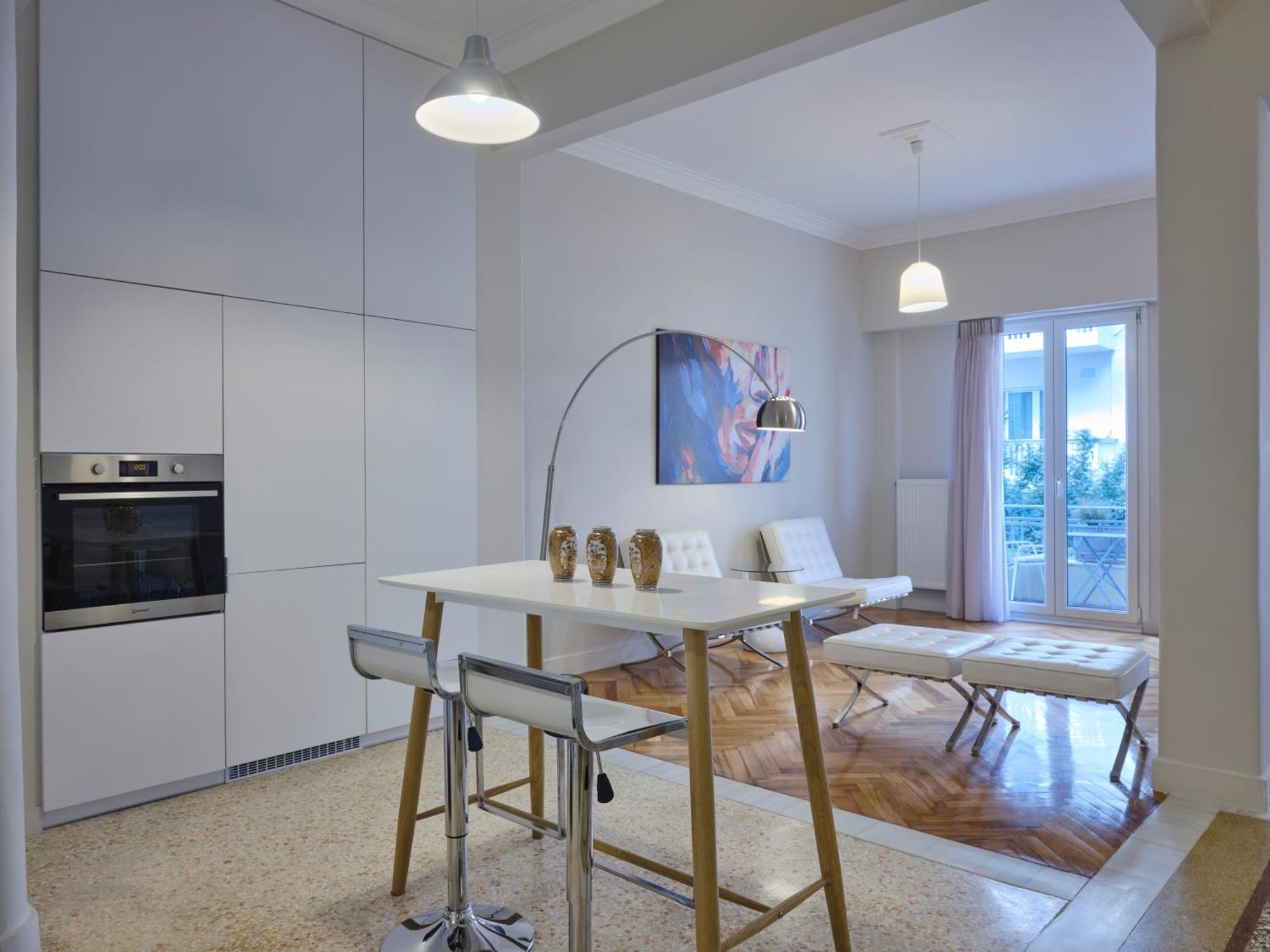 Quiet, 2bd Apt, Kolonaki