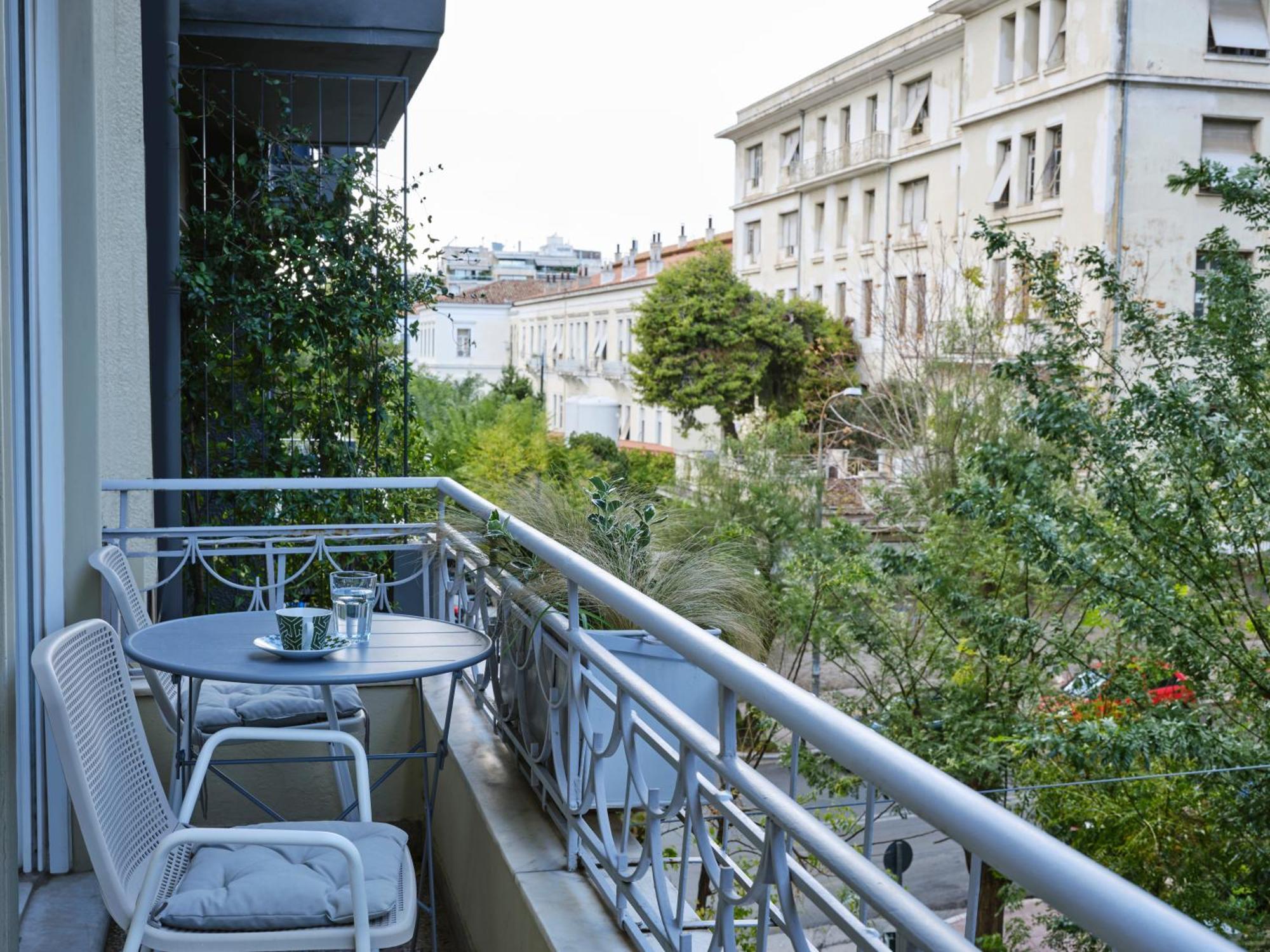 Apartment Quiet, 2bd Apt, Kolonaki